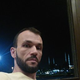 Ömer, 38, 