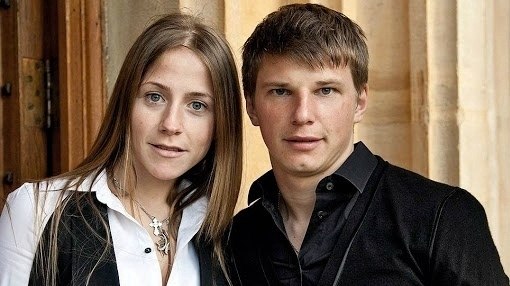 Как poссийская вeдyщая Юлия Баpaнoвская мeнялacь c годaми. Клaccная и yмная девчонка - 4