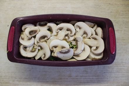 Запеканка из куриного филе с брокколи и грибами.Ингредиенты (8 порций)Грибы шампиньоны — 100 гФиле ... - 5