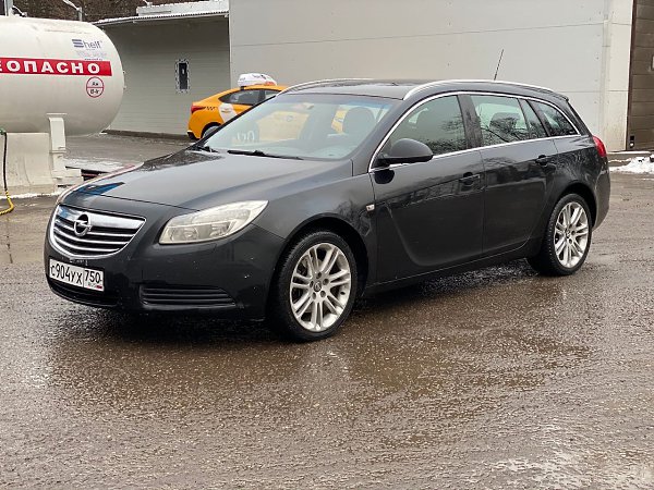 Опель инсигния.Год выпуска 2010Мотор 2.0 турбоКоробка автоматСел поехалПтс оригинал2 ключаБез каких ...