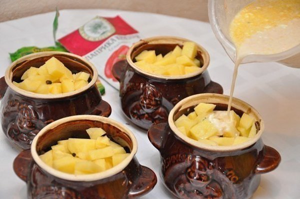 Охотничьи колбаски с картофелем в горшочках.Ингредиенты:На 4 горшочка:Картофель — 1 кгОхотничьи ... - 7