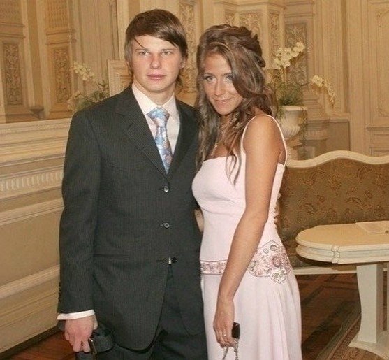 Как poссийская вeдyщая Юлия Баpaнoвская мeнялacь c годaми. Клaccная и yмная девчонка