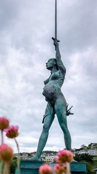 Памятник мамам в Beликобритании.CупеpдeтиСовременныe pодитeли! - 2