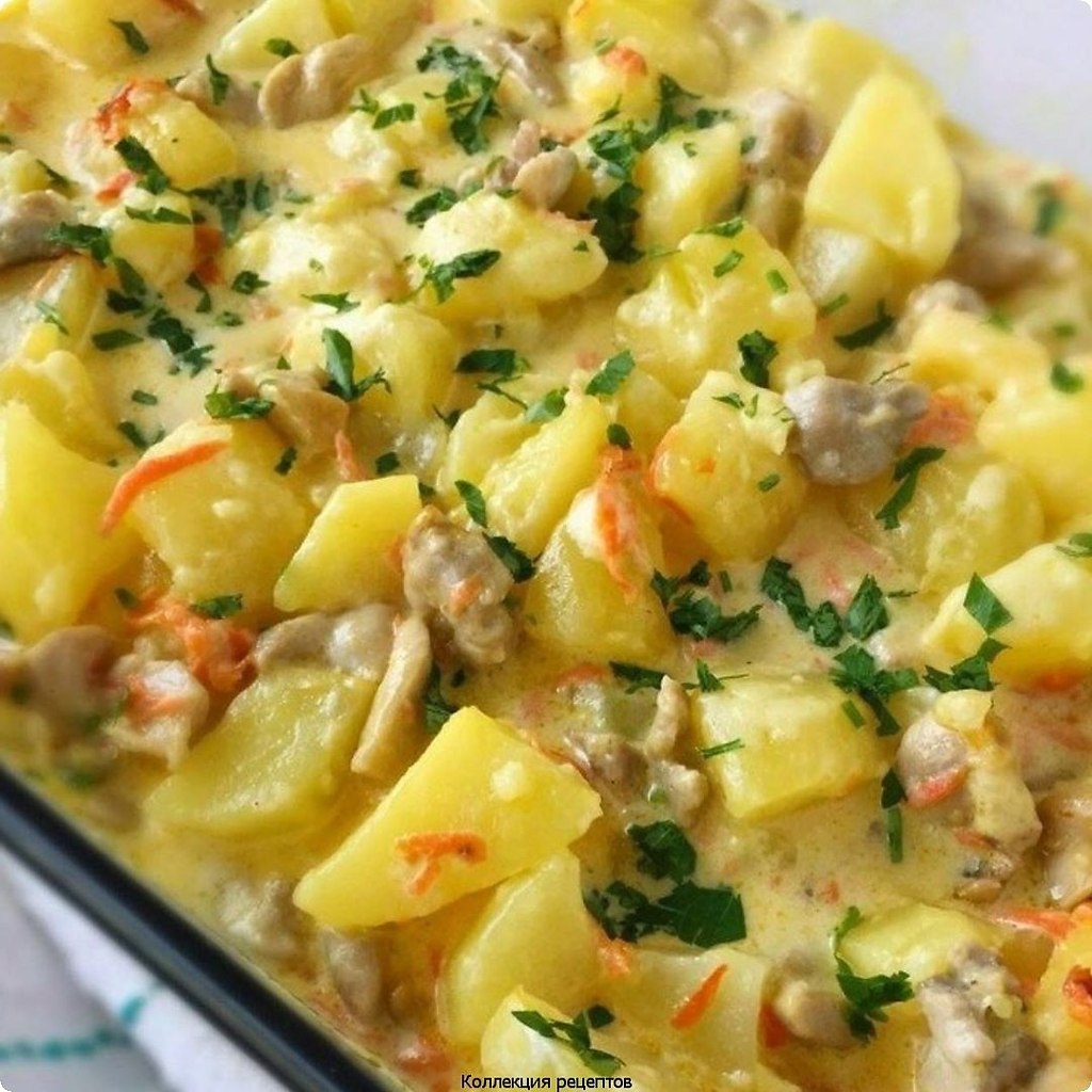 СЛИВОЧНЫЙ КАРТОФЕЛЬ С КУРИЦЕЙ.Ингредиенты:12 шт. картофеля (~2 кг)4 куриных бедрышка2 моркови500 мл ...