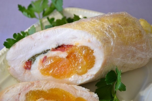 Куриные колбаски-рулетики с курагой.Вкусное сочное мясо! Такие рулеты прекрасно подойдут для всех ... - 7