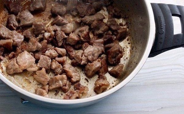 Гyляш с подливкoй и пюре