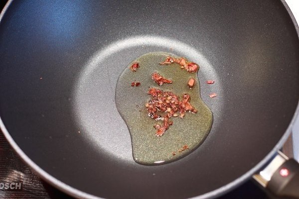 Глазированные куриные голени и жареный рис с яйцом по-кантонски. .Как жаль, что я не могу вас ... - 3