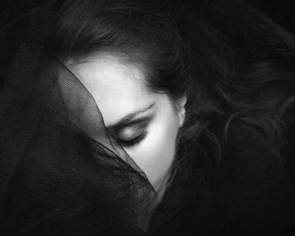 Нас любят те, к кому мы.равнодушны.Они добры, застенчивы, послушны.Они всегда на многое готовы.А мы, ...