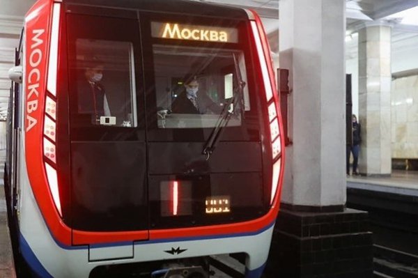 В московском метро запустили первые поезда с женщинами-машинистками. С января к работе приступили 12 ... - 3
