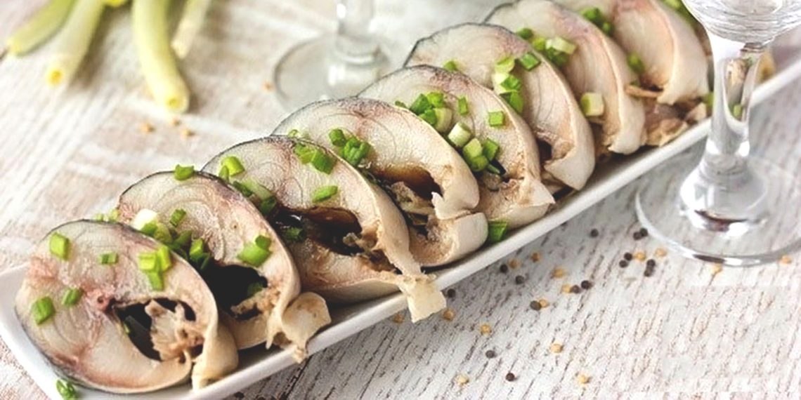 Скумбрия "Четыре плюса" в чайном рассоле На вкус совсем как копченая.Очень удачный рецепт, ...