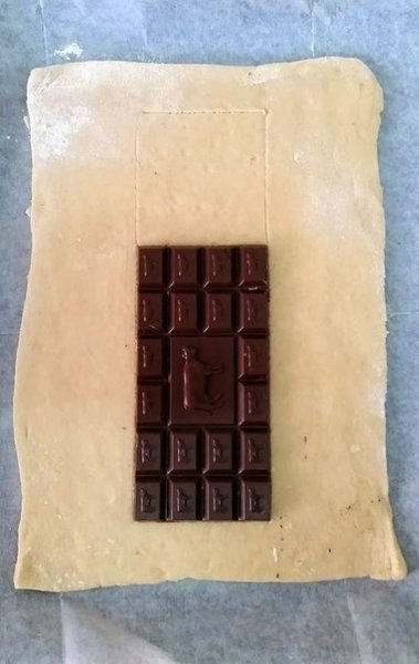 Булочка-косичка с шоколадом. - 2