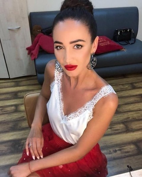 Хоть она мне и не импонирует, все равно она молодец! Много добилась в жизни