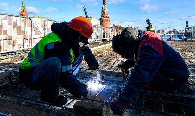 ГБУ «Гормост» откроет обновленную часть Большого Каменного моста для проезда транспорта до конца ...