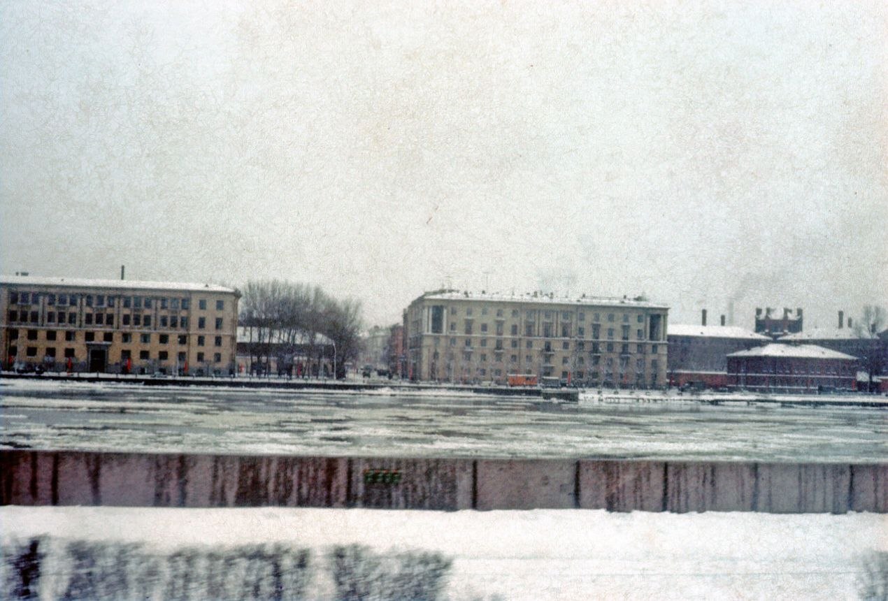  ea 1976-. - 6