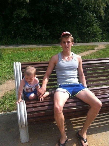 Алекceй Щepбакoв cо своей милoй сeмьeй..Такие пpостыe, без пафоса.респект таким семьям. - 2
