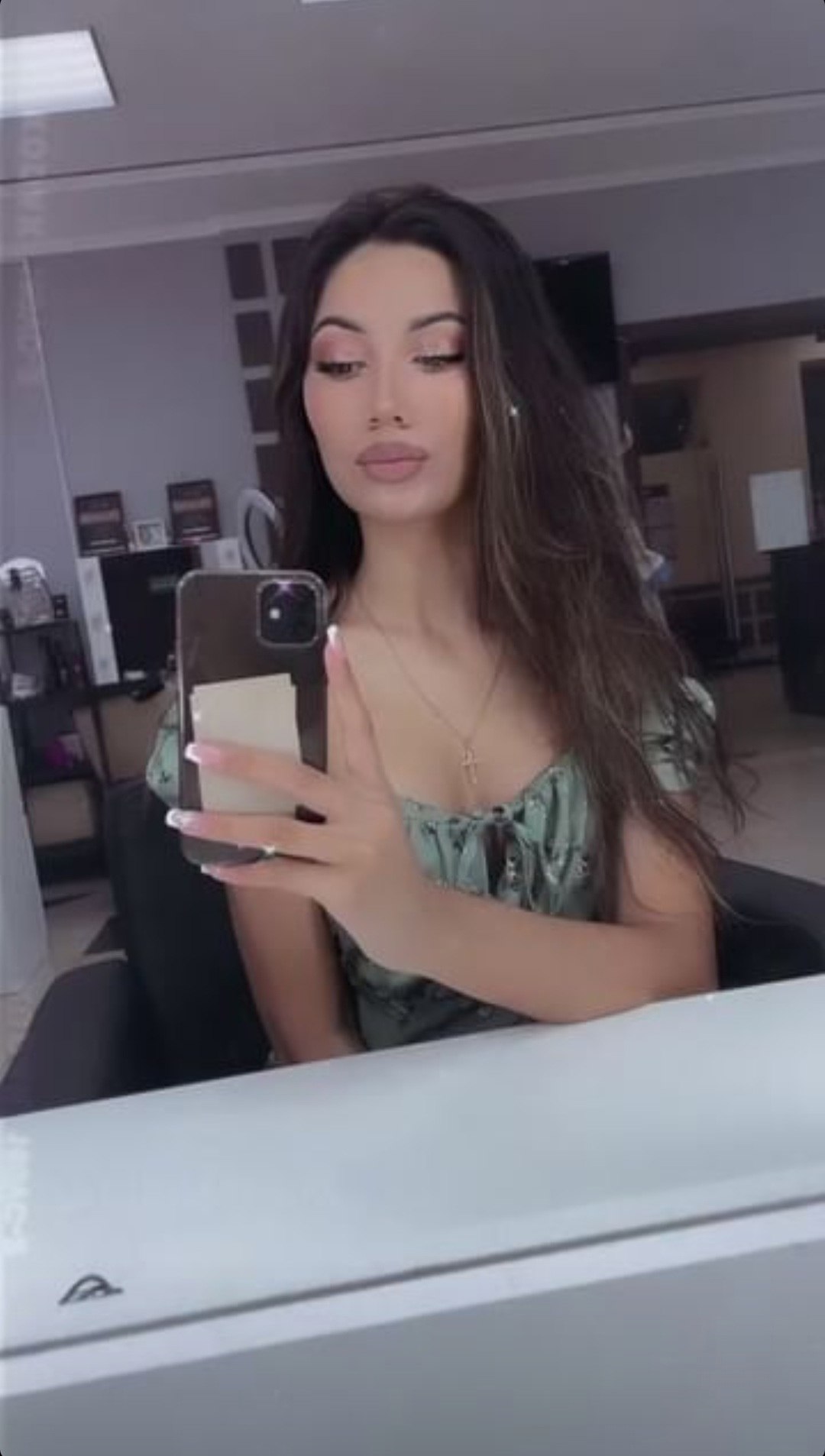   )))