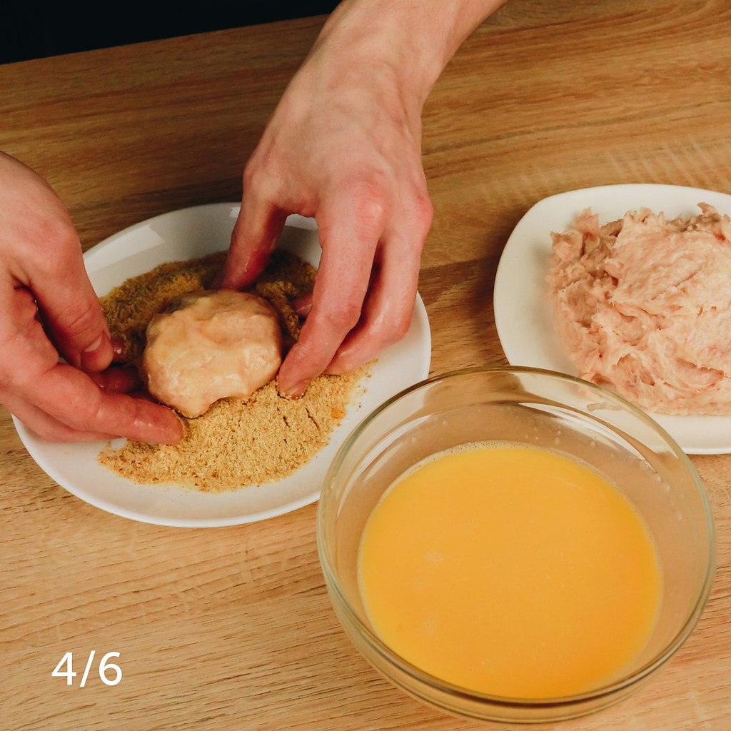 Простые пожарские котлеты.Нежные куриные котлеты в хрустящей золотистой корочке — блюдо, которое ... - 6
