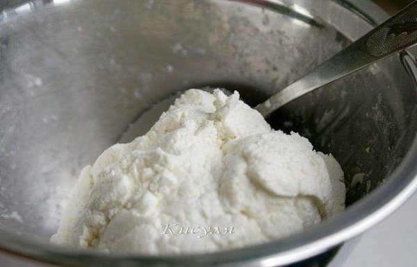 Сырники нежнейшие и пышные (без яиц).Ингредиенты:творог до 17 % жирности (две пачки по 180 г)соль ... - 2