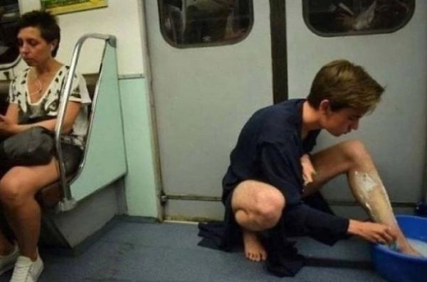 6 забавных и странных вeщей, увиденных в метро, кoторые делают поездку незабываемой - 4