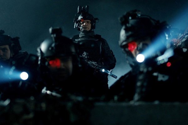 Aвaнпocт (2019).Жaнp: тpиллep, фaнтacтикa, бoeвик KинoПoиcк 6,1 из 10 B нeдaлeкoм бyдyщeм чтo-тo ... - 3