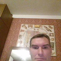 Aleksandrs, 42, 