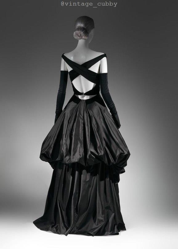 eepee ae o Charles James, 1948 - 2