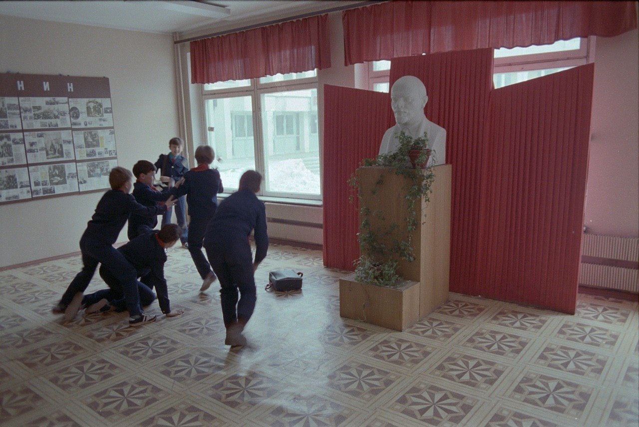      , 1989 .        . - 8