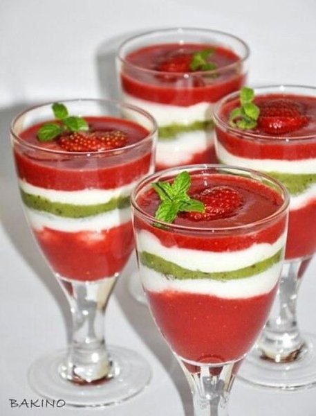 САМЫЙ ЗДОРОВЫЙ И САМЫЙ ВКУСНЫЙ КОКТЕЙЛЬ В МИРЕ.ИнгредиентыРецепт- 0,5 кг клубники- 3 спелых киви- 1 ...