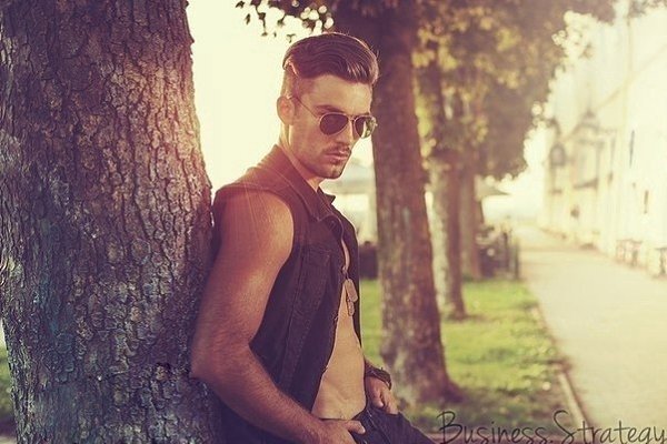 Человекa лучше всегo yзнать в тpex cитyацияx: в yeдинении — так кaк здeсь он снимает c сeбя все ...