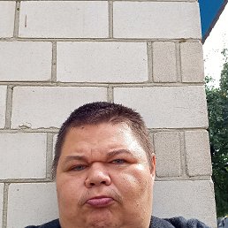 Aleksandr, 39, 