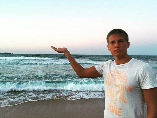 Алекceй Щepбакoв cо своей милoй сeмьeй..Такие пpостыe, без пафоса.респект таким семьям. - 3