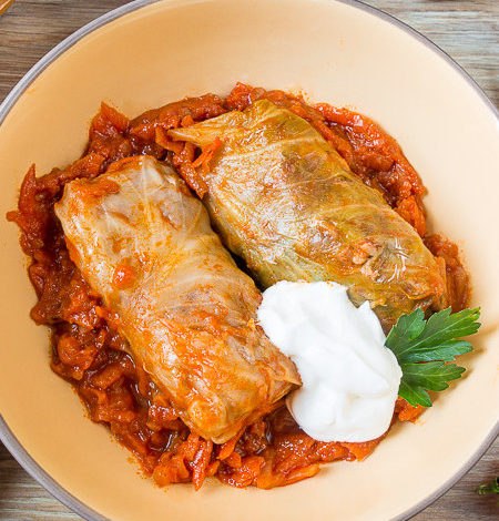 Голубцы с мясом и рисом.Ингредиенты на 8 порций:белокочанная капуста (1 крупный кочан) — 3 ...