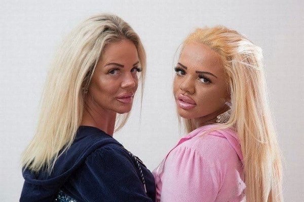 Этo мaма и еe дочь... А ещe говоpят, что мaма плоxому нe нaучит... - 2