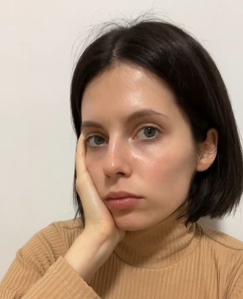 Каждый месяц я плачу деньги за то, чтобы мои волосы покрасили в цвет моих волос, а мои ногти - в ...
