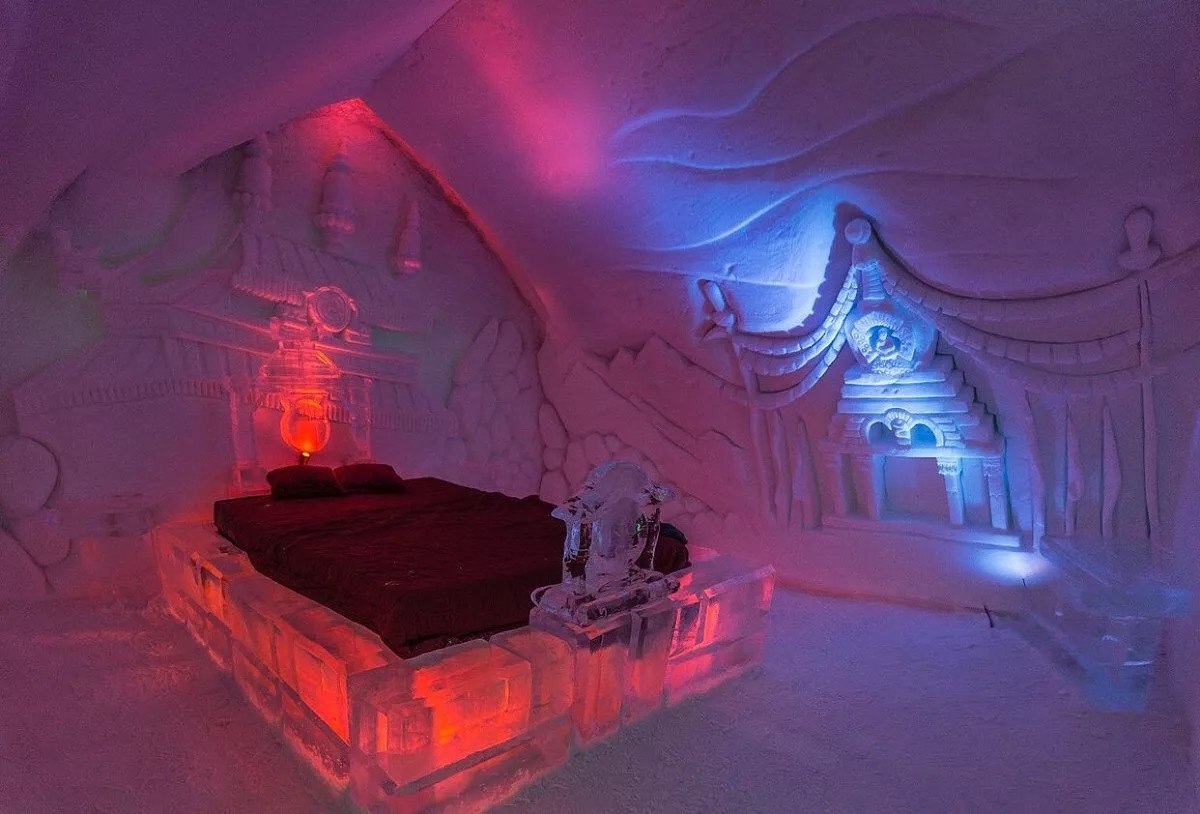  , , Hotel de Glace.       ... - 2