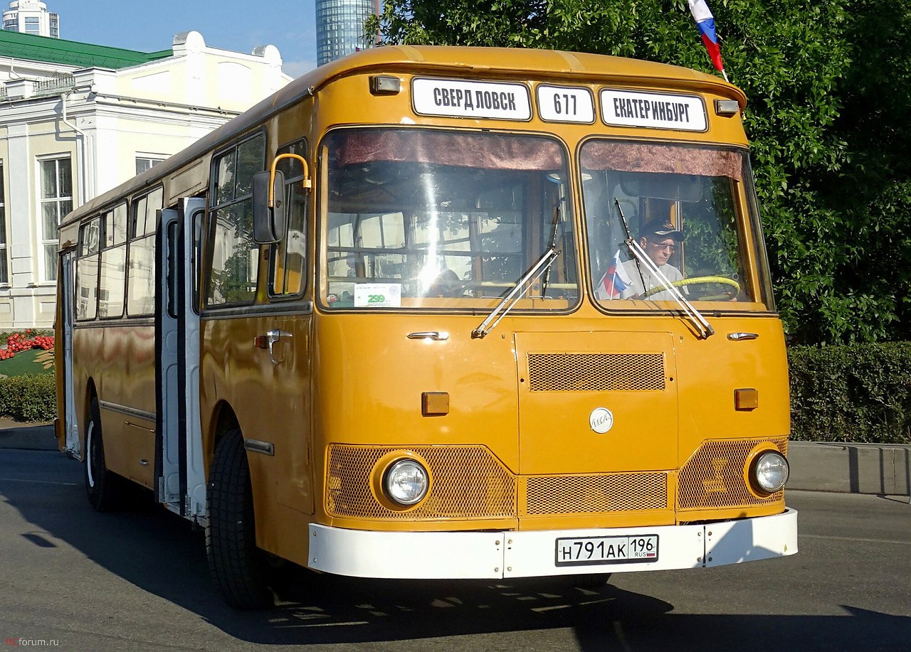 Автобус ЛиАЗ-677М в Екатеринбурге, август 2022 года. | Назад в СССР |  Фотострана | Пост №2543129293