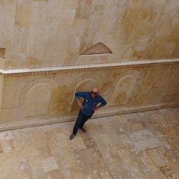 Armen, , 43 