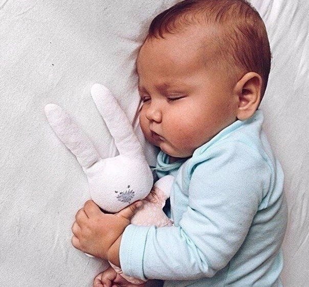 ПОТРЯСАЮЩЕЕ СТИХОТВОРЕНИЕ.Мамочка, смотри как я умею…ручки отпускаю и стою.Думаешь тебя я не ...