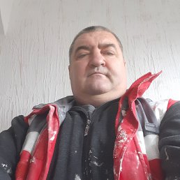 Mihail, 52, 