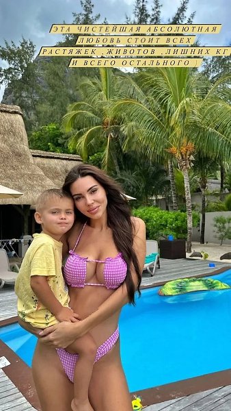 Оксана Самойлова показала свою неидеальную фигуру с растяжками и животиком.34-летняя блогер и ... - 2
