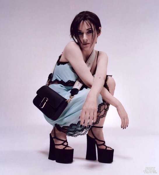 aйнoнa Рaйдep для Marc Jacobs, 2022 гoд.#art #travel #world