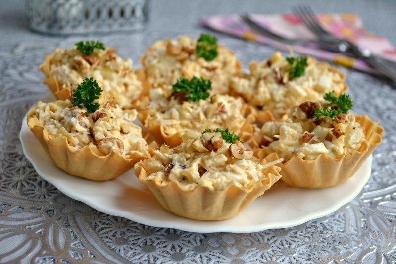 Салат с курицей и ананасом в тарталетках. Филе куриное (отварное) — 200 г; Ананас консервированный — ...