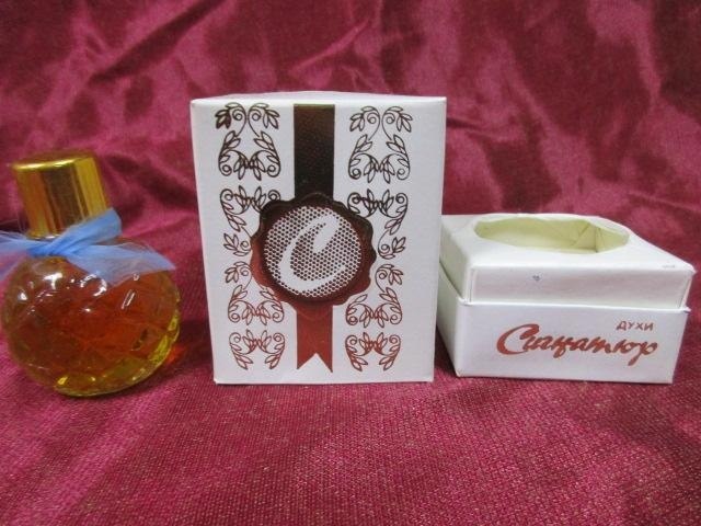 Духи "Сигнатюр" Духи "Сигнатюр" (Sigature) изготовлены в Болгарии на фабрике "Ал