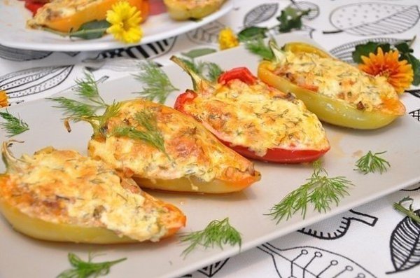 Курица в перце.Ингредиенты:-Болгарский перец (крупный) – 4-5 шт.-Копченый окорочок – 1 шт.-Грибы – ...