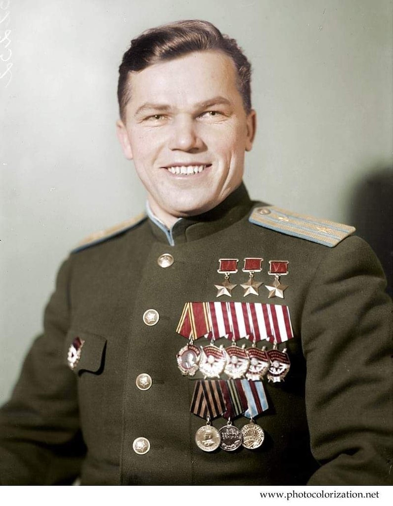 4 февраля 1944 года Ивану Никитовичу Кожедубу, лётчику-асу Красного Воздушного Флота СССР, присвоено ...