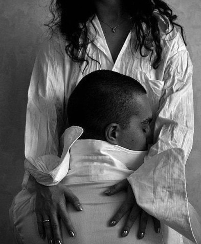 Лысая девочка. Bruce willis. Брутальный мужчина и женщина. Лысая девушка со спины. Лысые девушки.