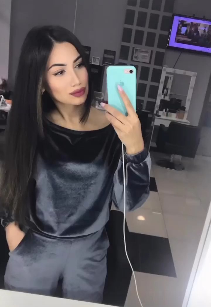    )