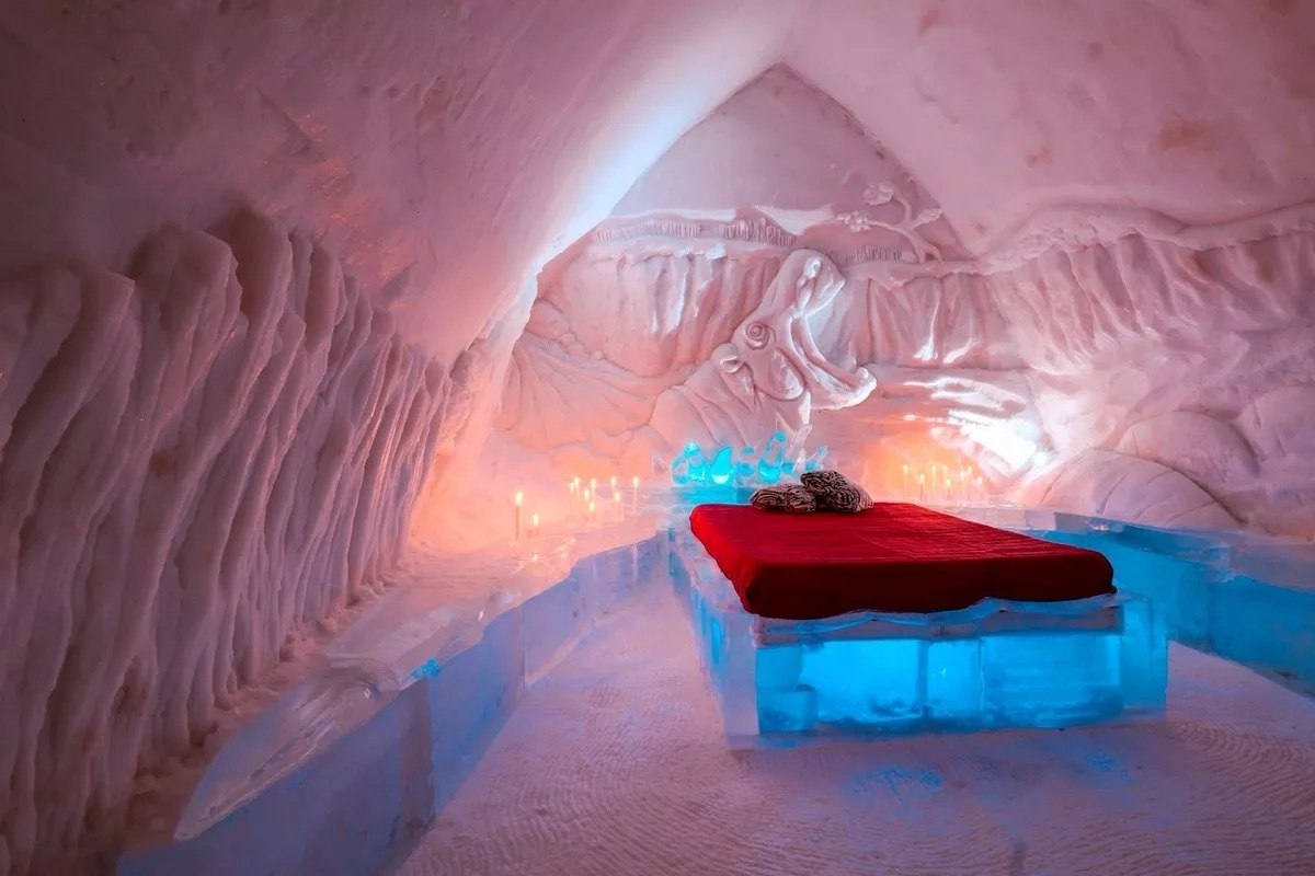  , , Hotel de Glace.       ...