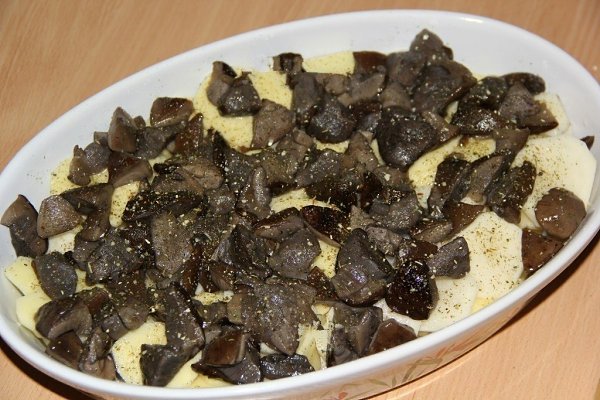 Куриные ножки с картошкой и грибами в духовке. Хочу поделиться простым, но очень сытным рецептом ... - 3