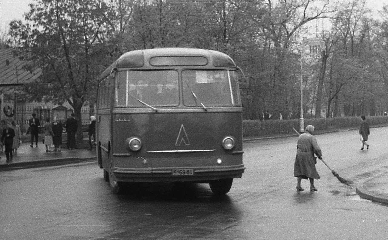 -695  ,  1963 .
